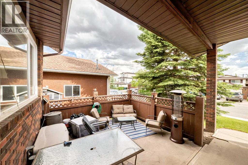 88 Castlefall Way NE - 3