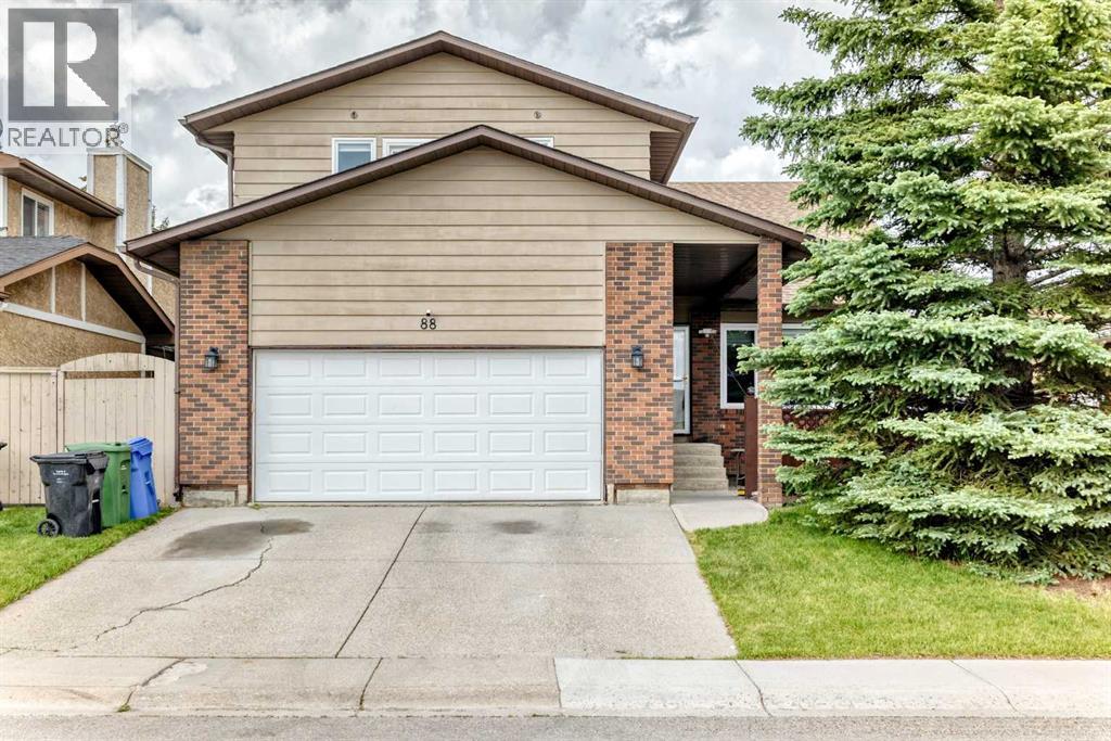 88 Castlefall Way NE - 1