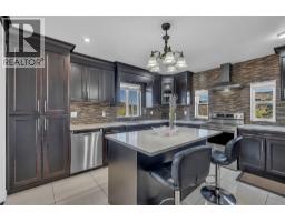 Full bathroom - 9820 Rippen Avenue, Summerland, BC V0H1Z8 Photo 6