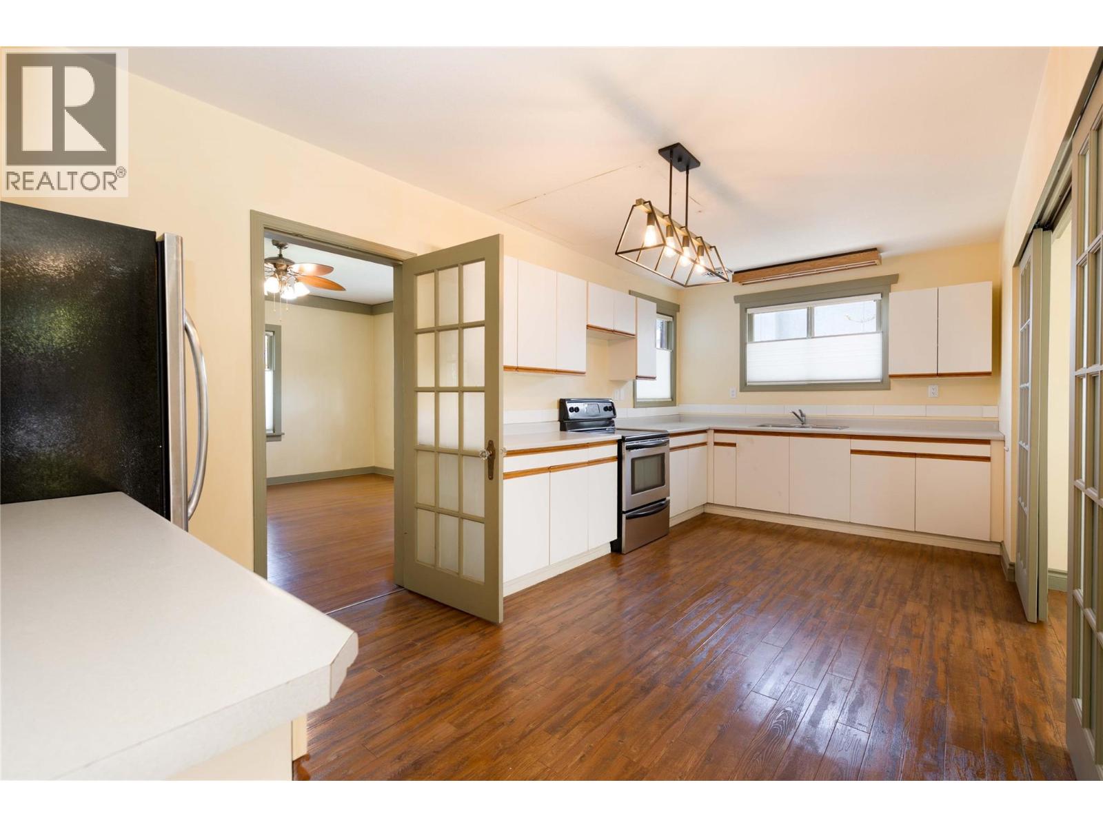 320 Okanagan Avenue SE - 2
