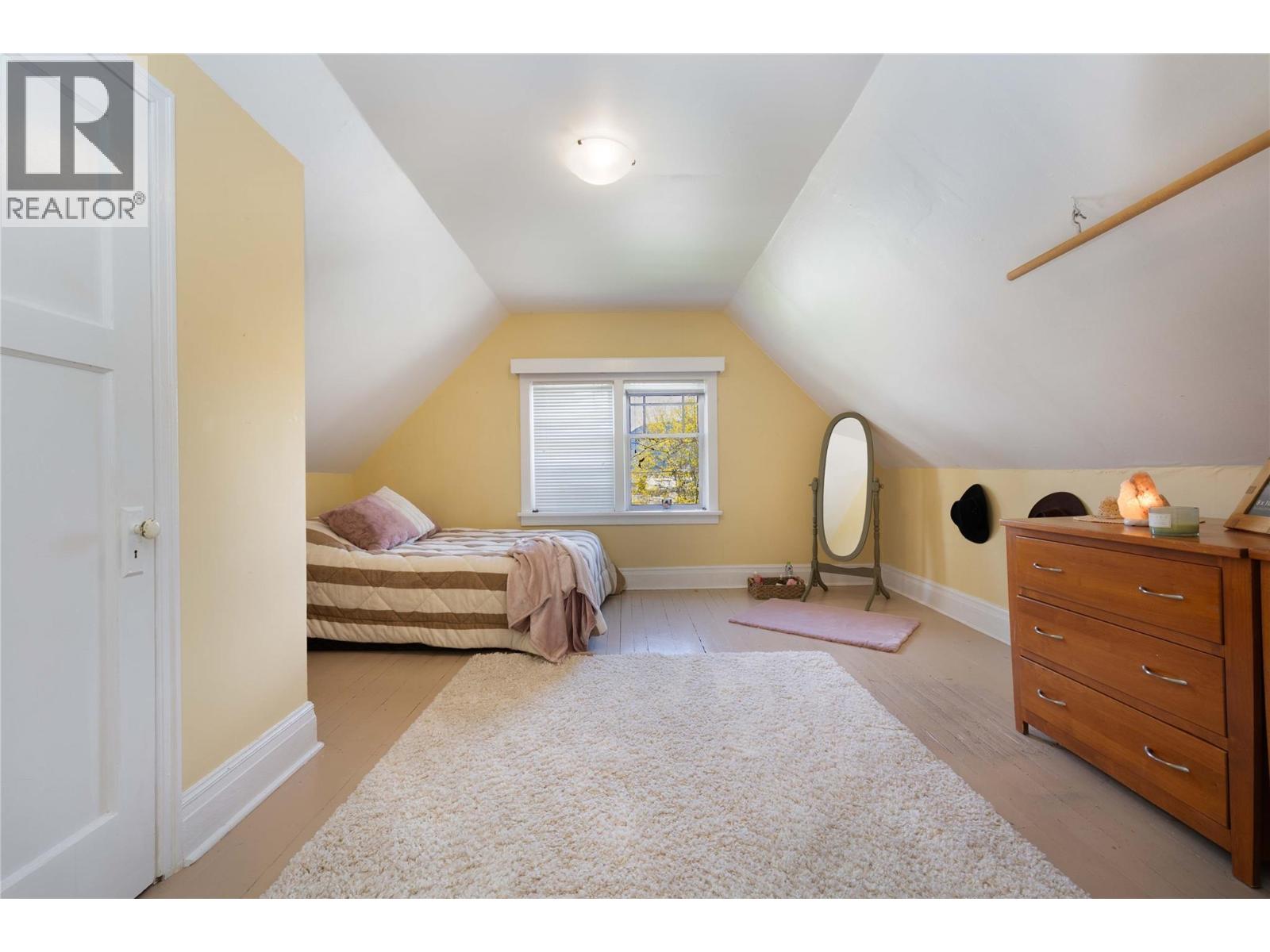 320 Okanagan Avenue SE - 15