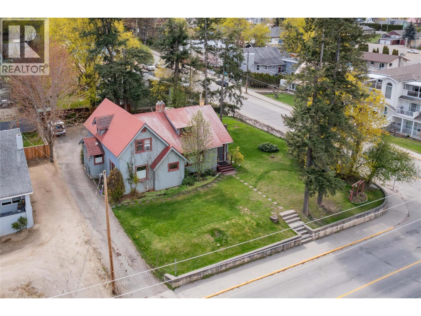 320 Okanagan Avenue SE - 1