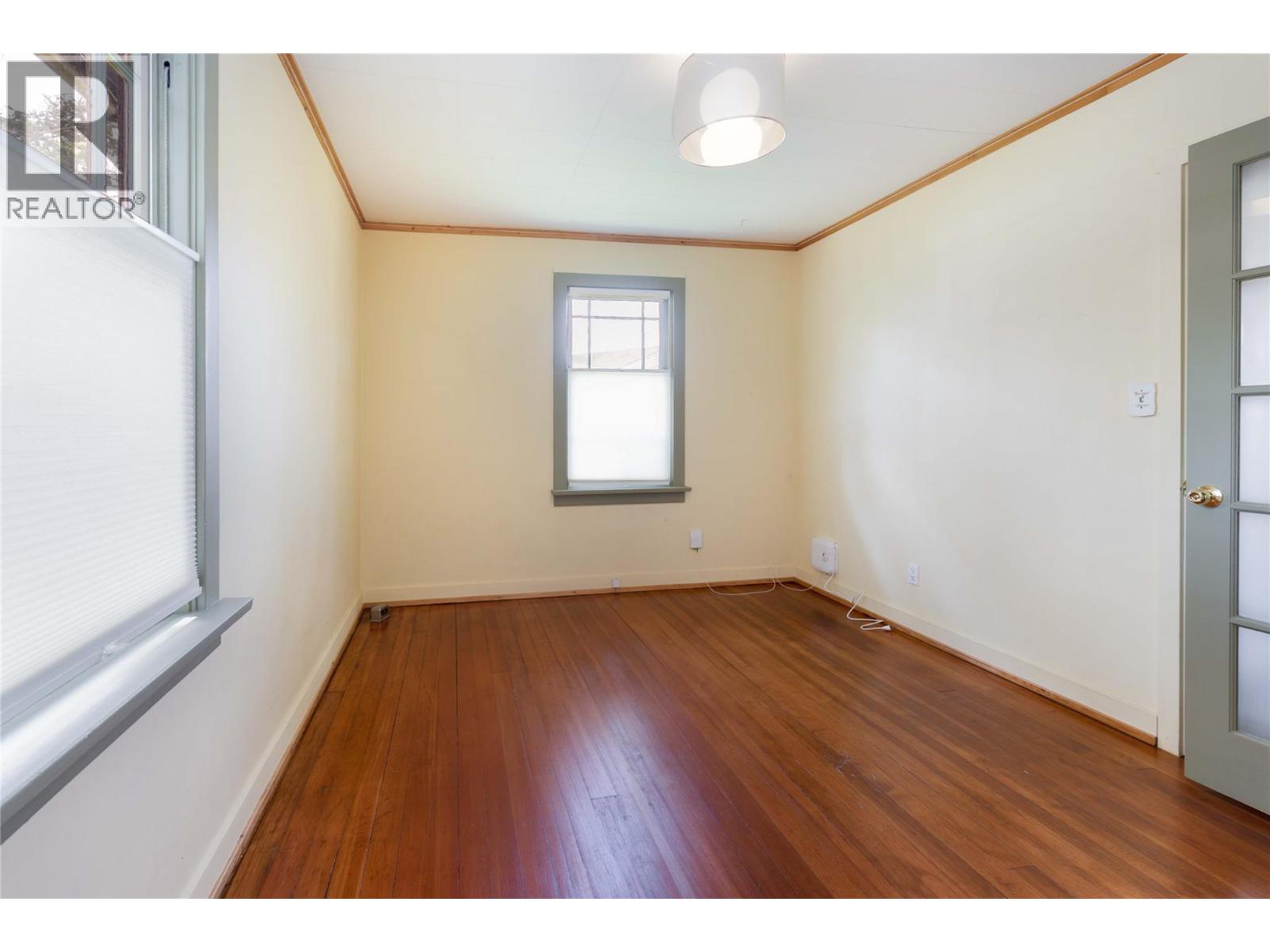 320 Okanagan Avenue SE - 8