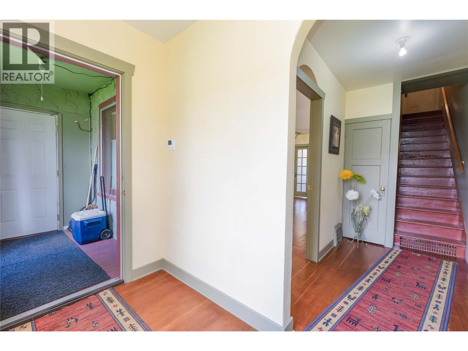 320 Okanagan Avenue SE - 10