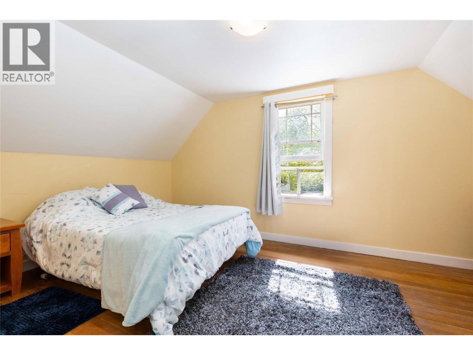 320 Okanagan Avenue SE - 14