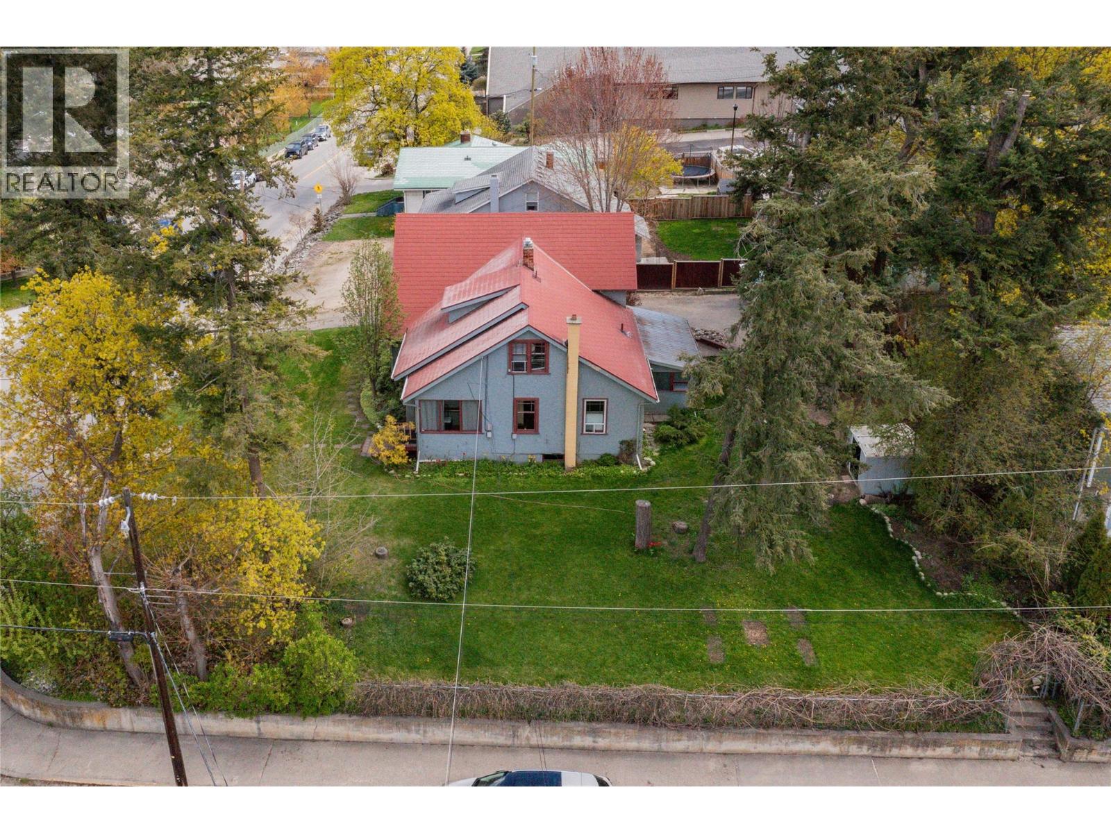 320 Okanagan Avenue SE - 32