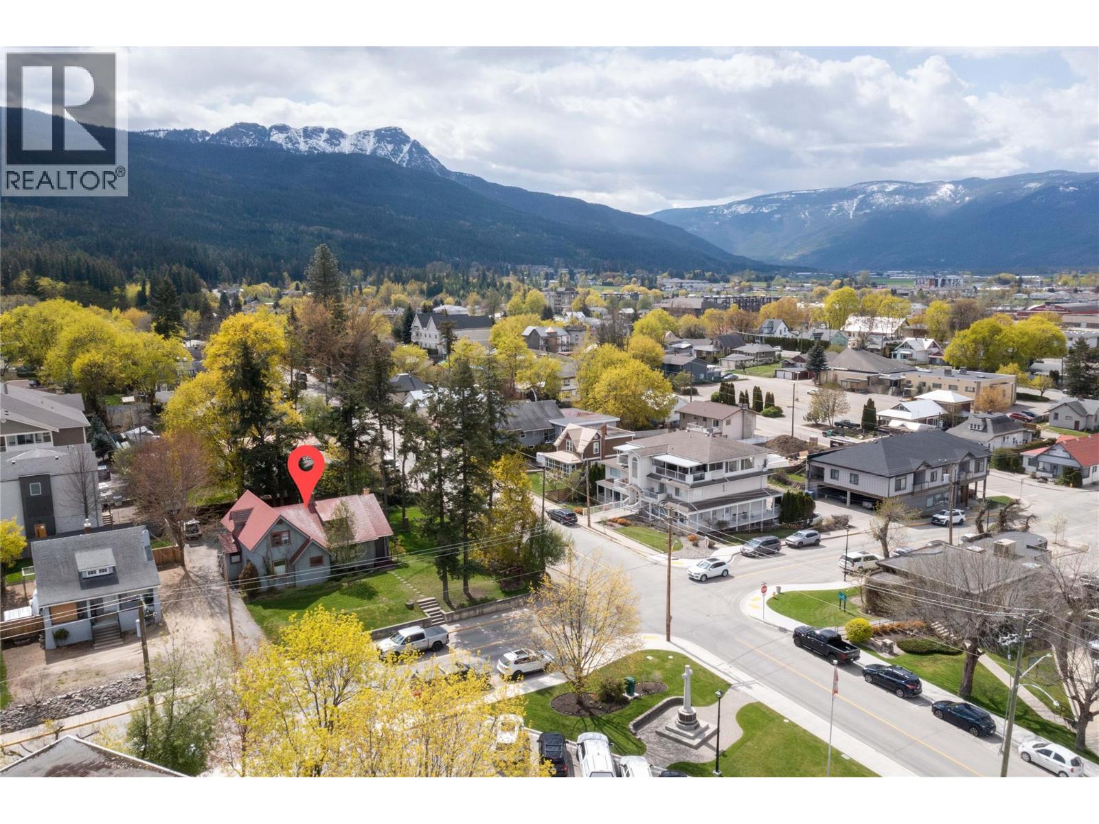 320 Okanagan Avenue SE - 37