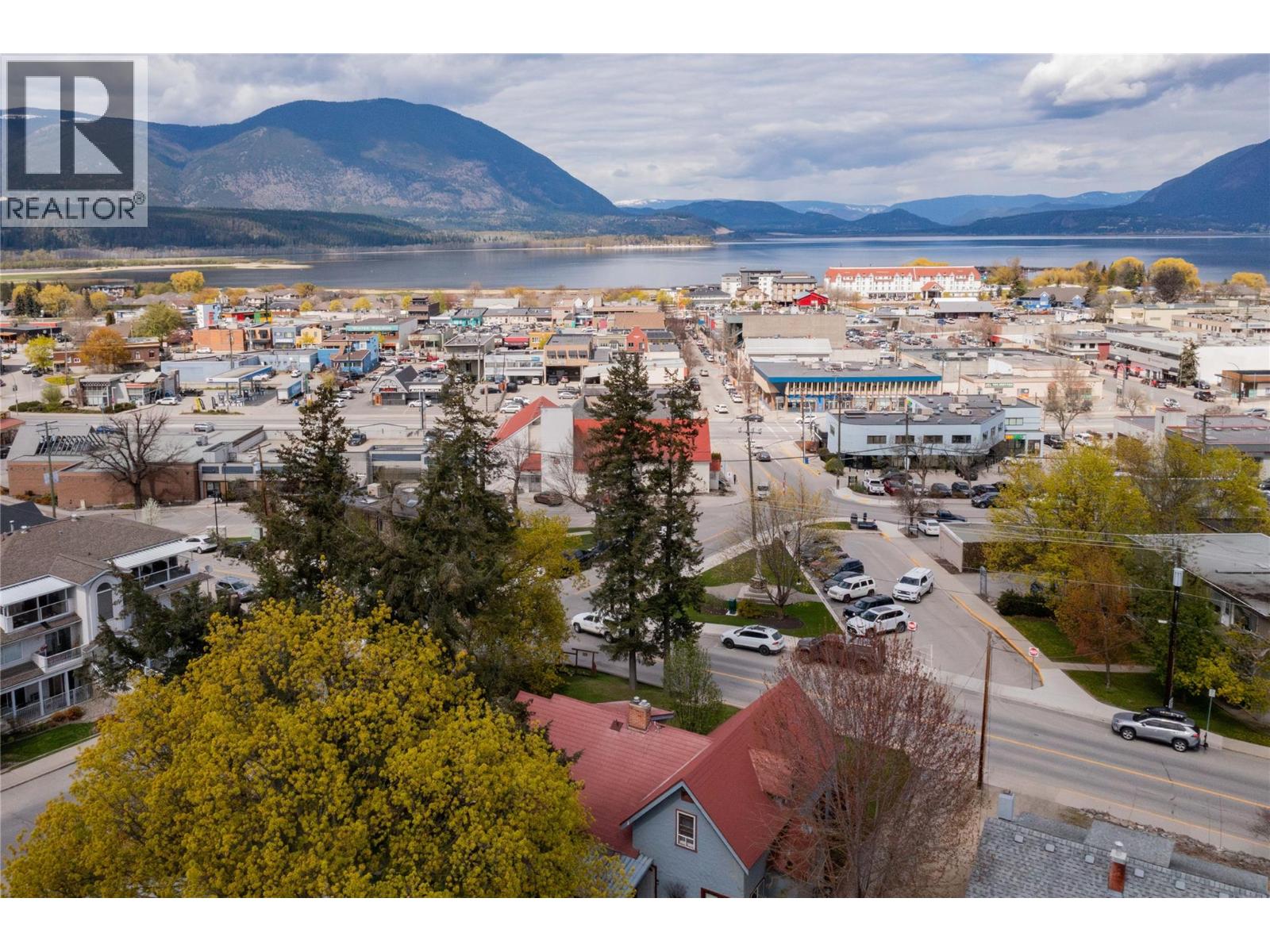 320 Okanagan Avenue SE - 33