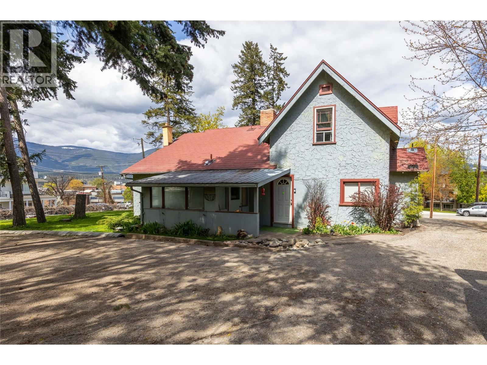 320 Okanagan Avenue SE - 29
