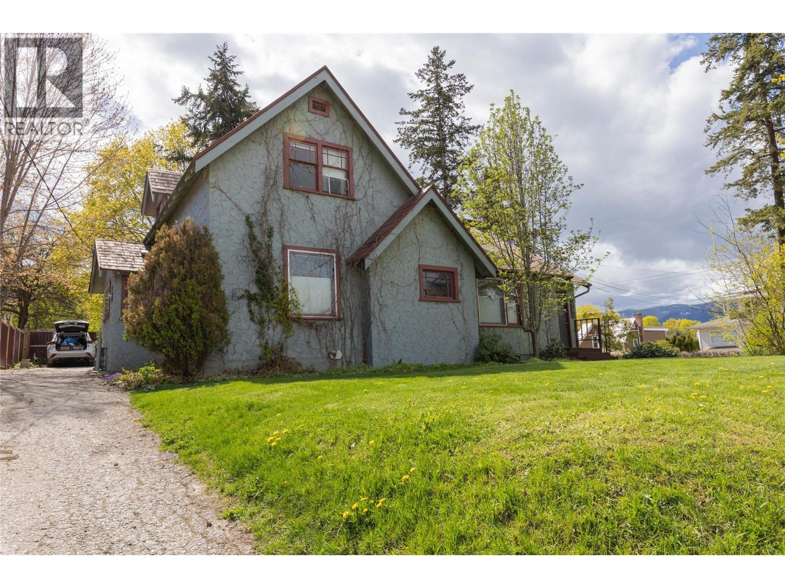 320 Okanagan Avenue SE - 26