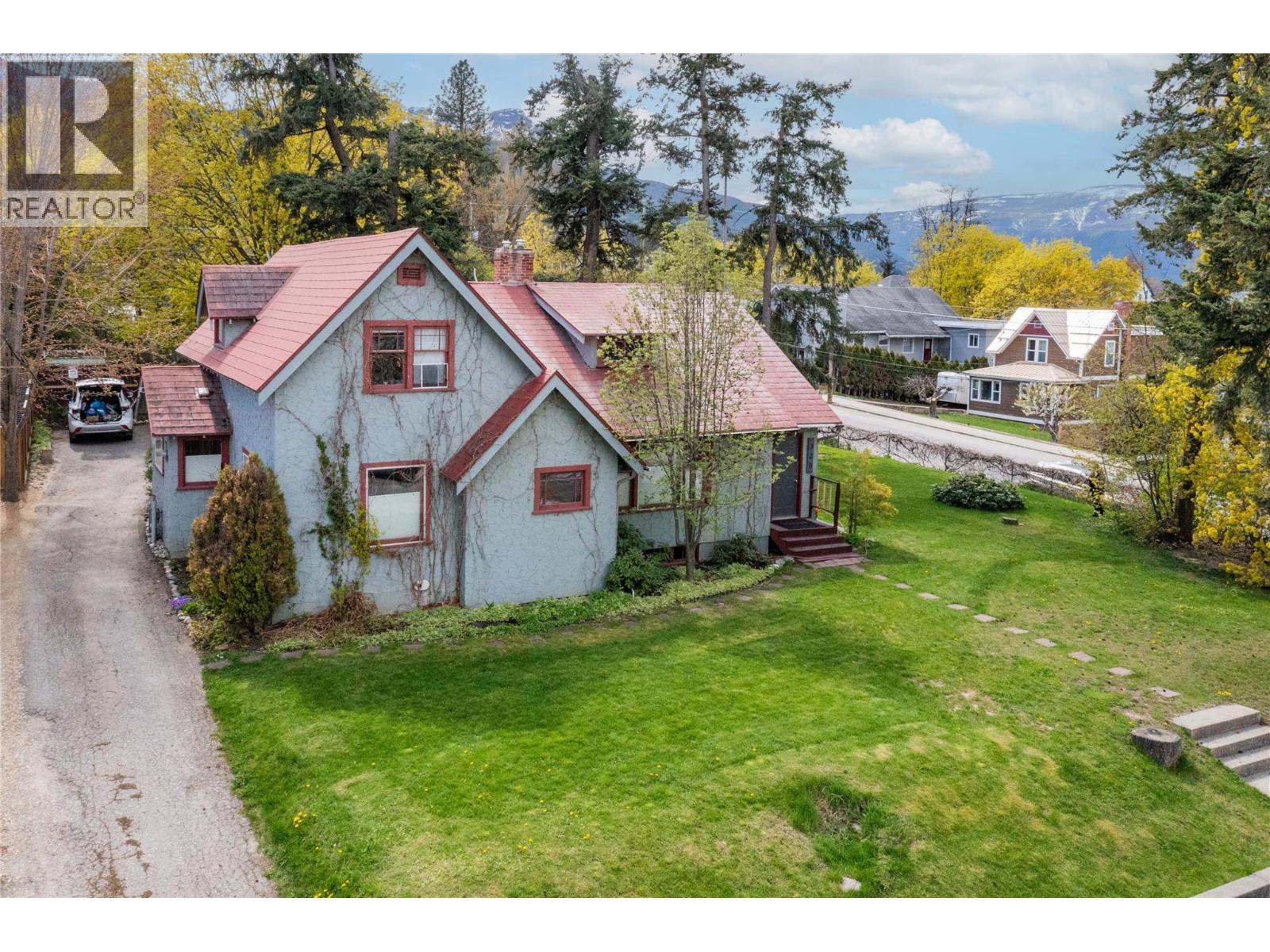 320 Okanagan Avenue SE - 31