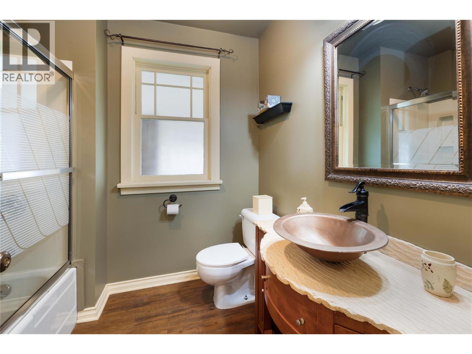 320 Okanagan Avenue SE - 9