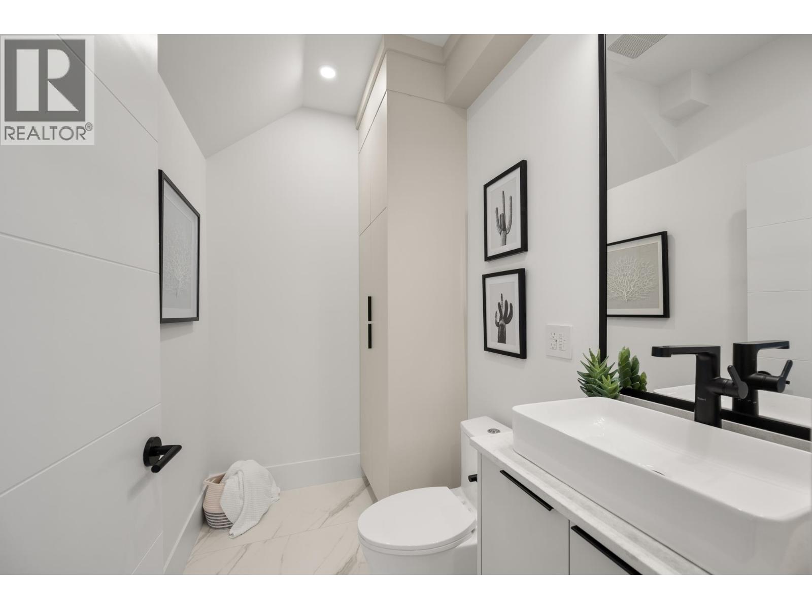 2 Bed, 3 Bath House for Sale in Vancouver – 3430 MONS DRIVE, Vancouver – MLS# R3148484 - Image 11