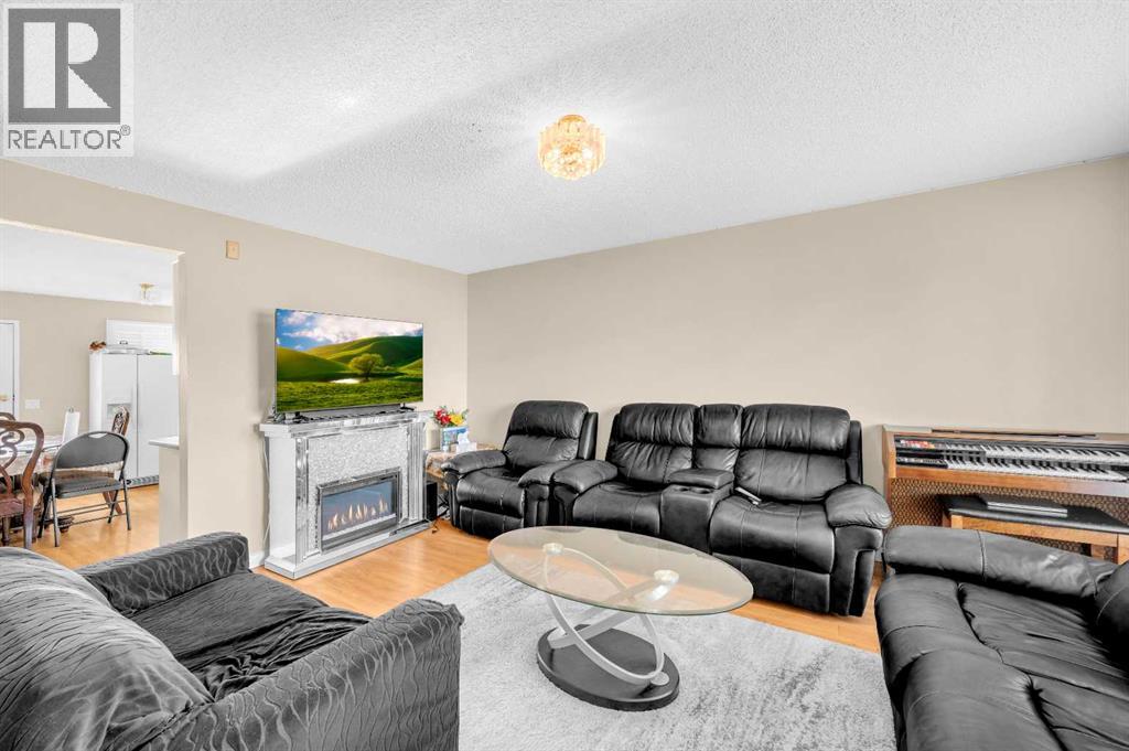 120 Castlebrook Rise NE - 5