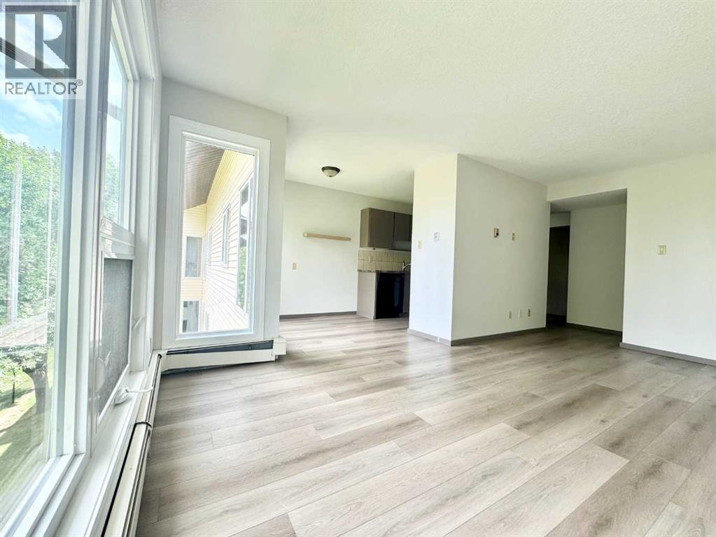 #304 65 Temple Boulevard W - 13