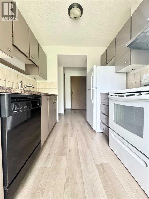 #304 65 Temple Boulevard W - 7