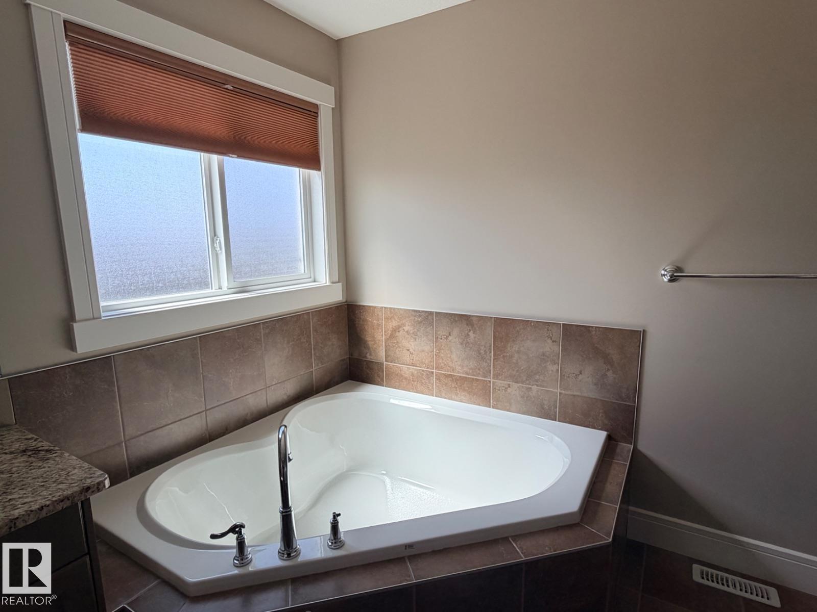 648 178 ST SW - 32