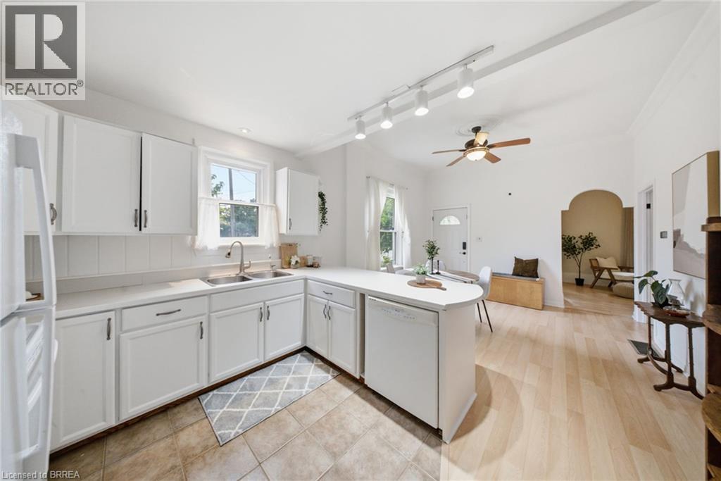 254 ERIE Avenue - Image 11