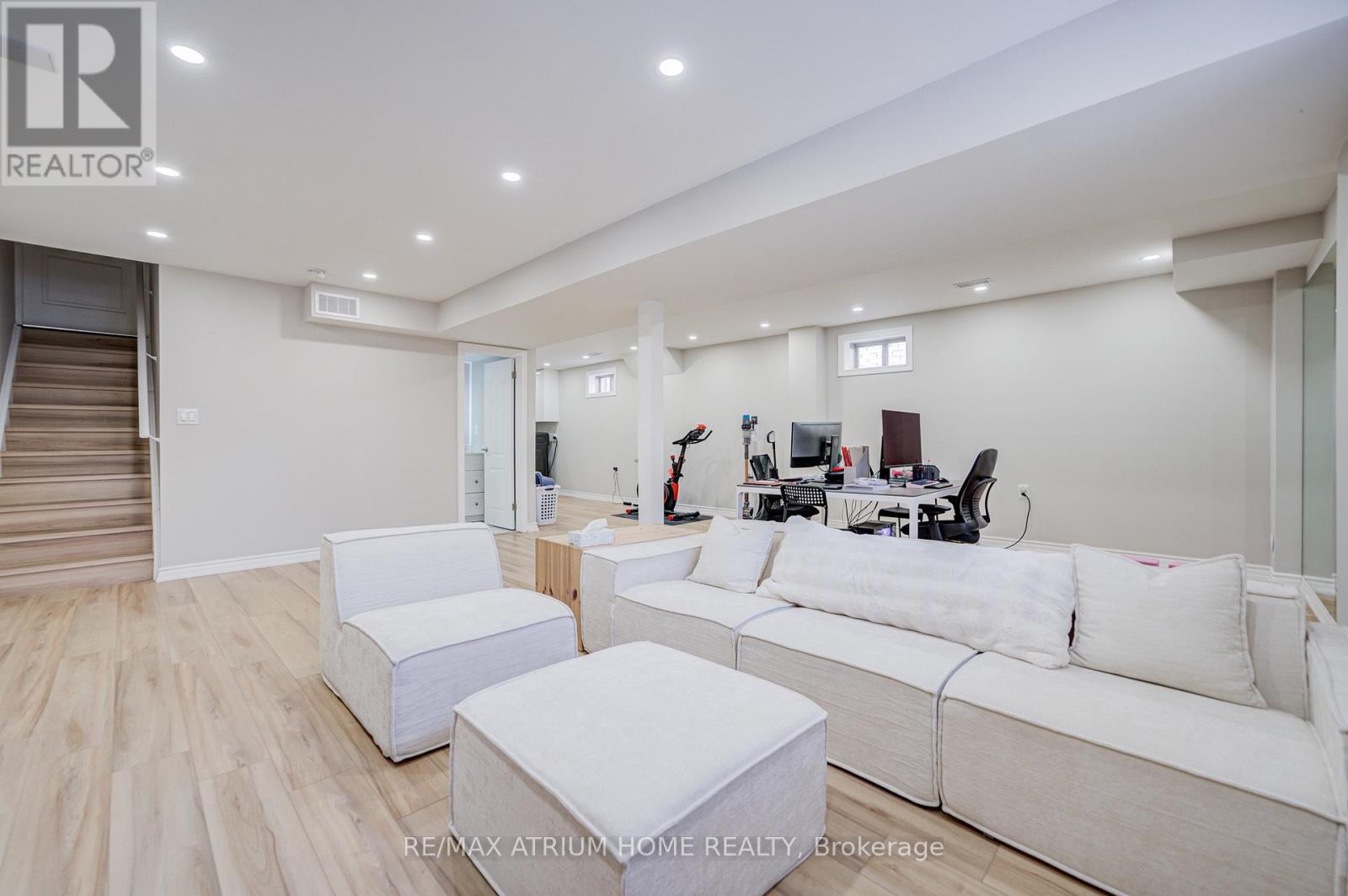 368 ROY HARPER AVENUE - 31