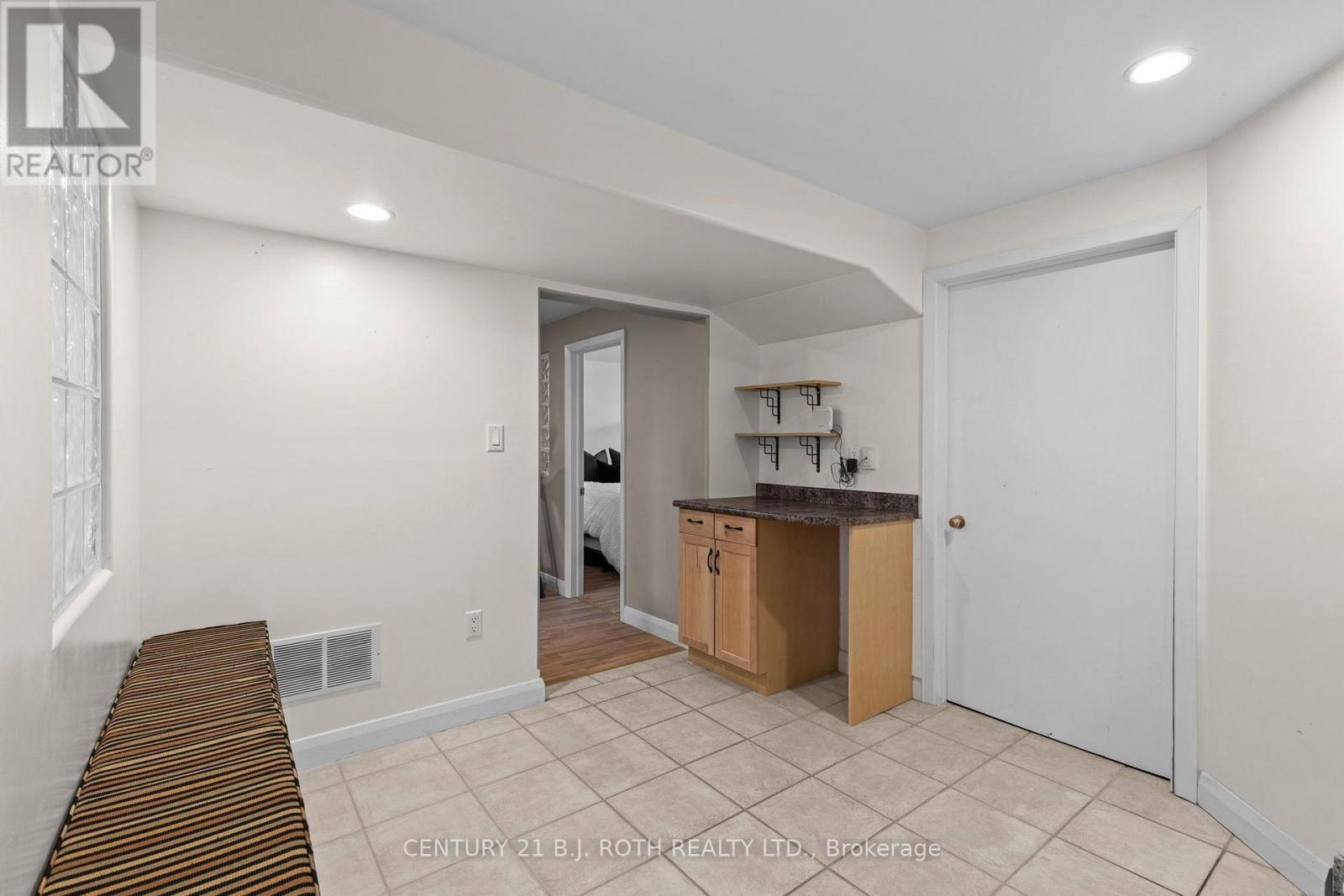 7 VINE STREET - 21