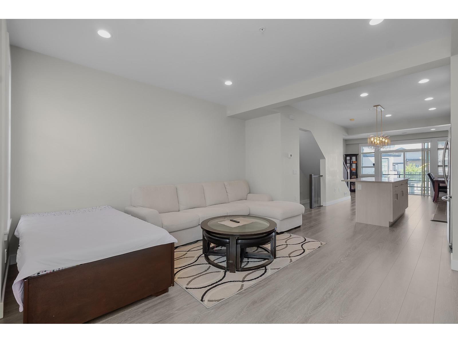 9 8413 MIDTOWN WAY, Chilliwack Proper South, Chilliwack