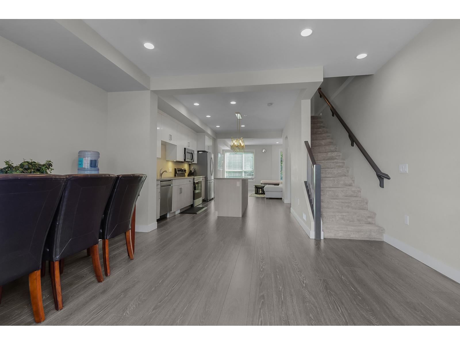 9 8413 MIDTOWN WAY, Chilliwack Proper South, Chilliwack