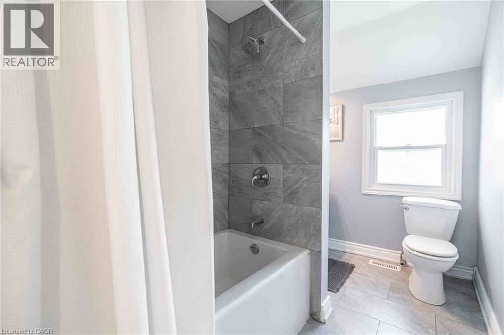 195 WOOD Street E - 17