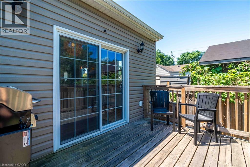 195 WOOD Street E - 24