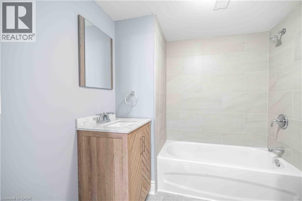 195 WOOD Street E - 22