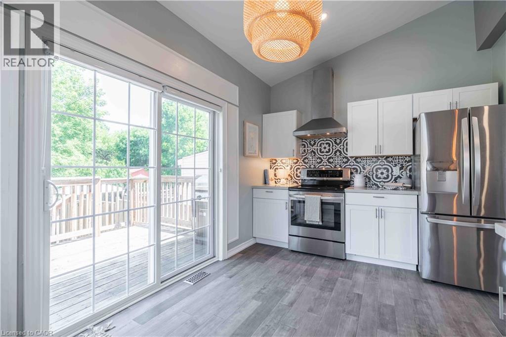195 WOOD Street E - 11