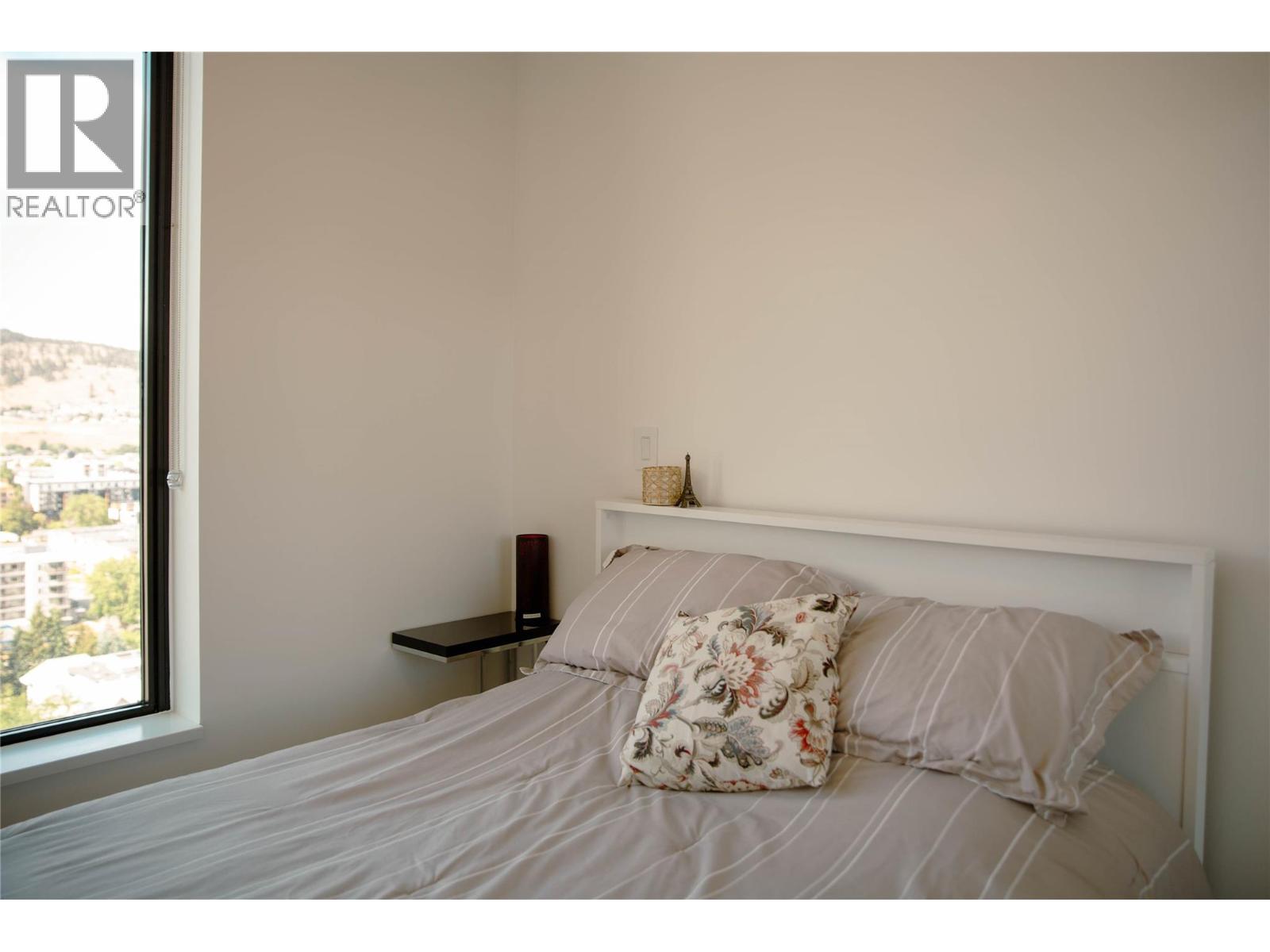 #1908 1471 St Paul Street - 10