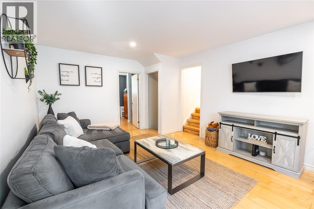 1726 Mills STREET - 17
