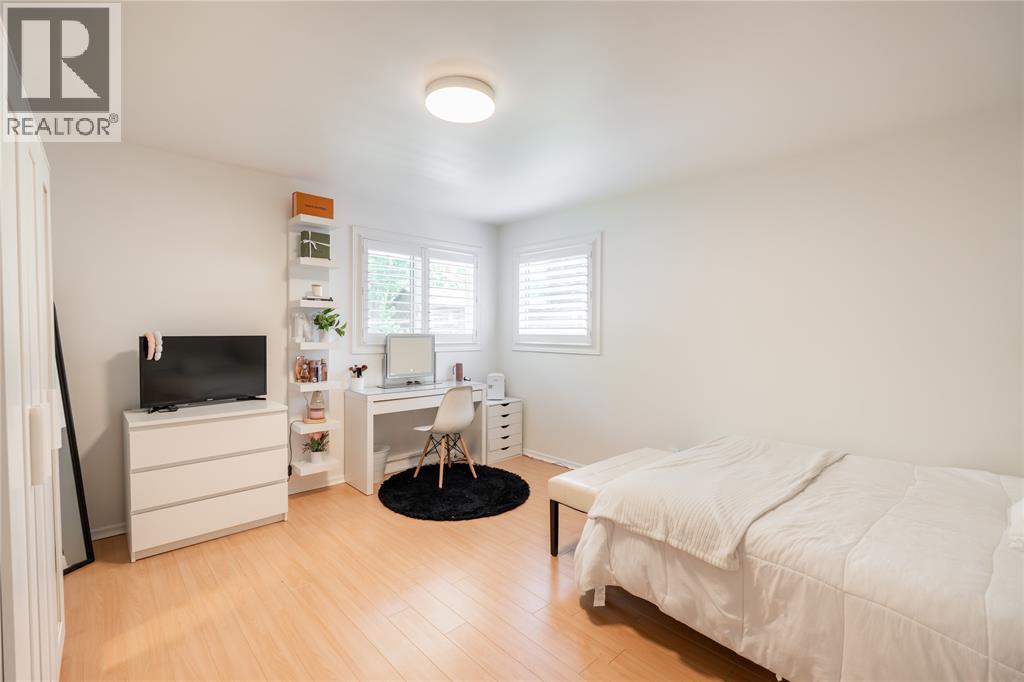 1726 Mills STREET - 22