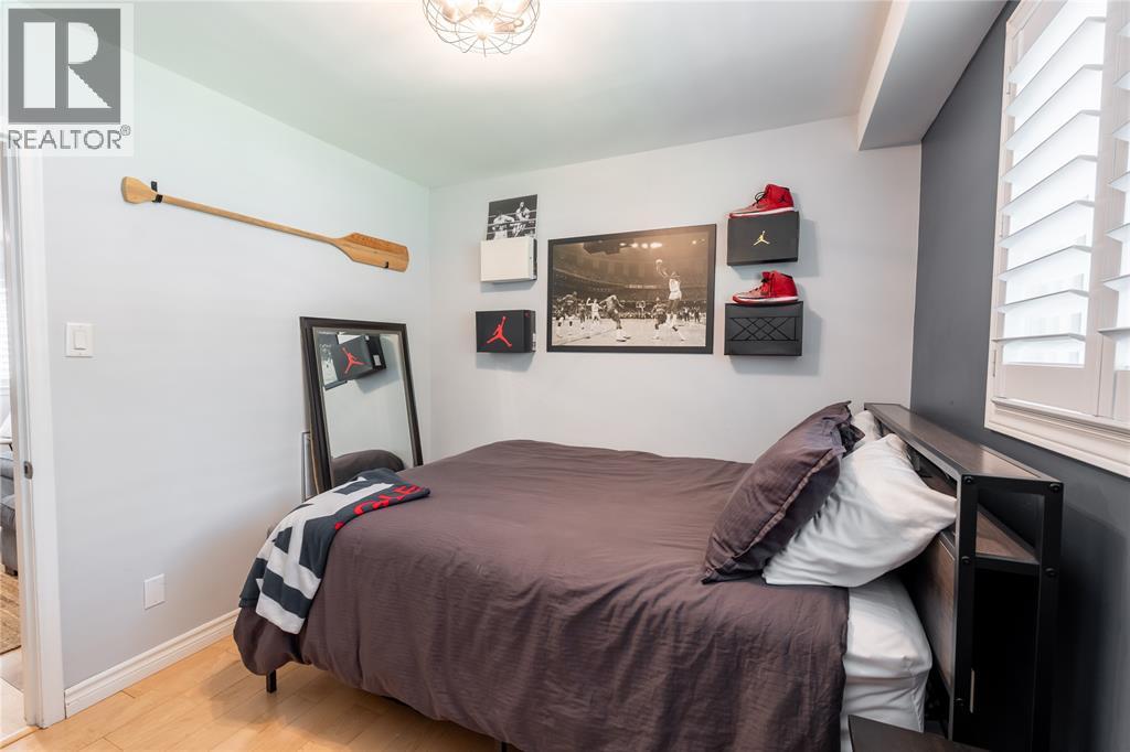 1726 Mills STREET - 27