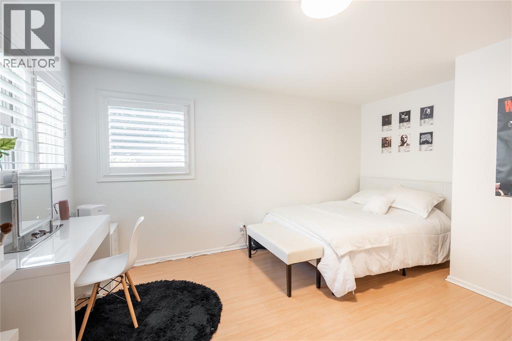 1726 Mills STREET - 23