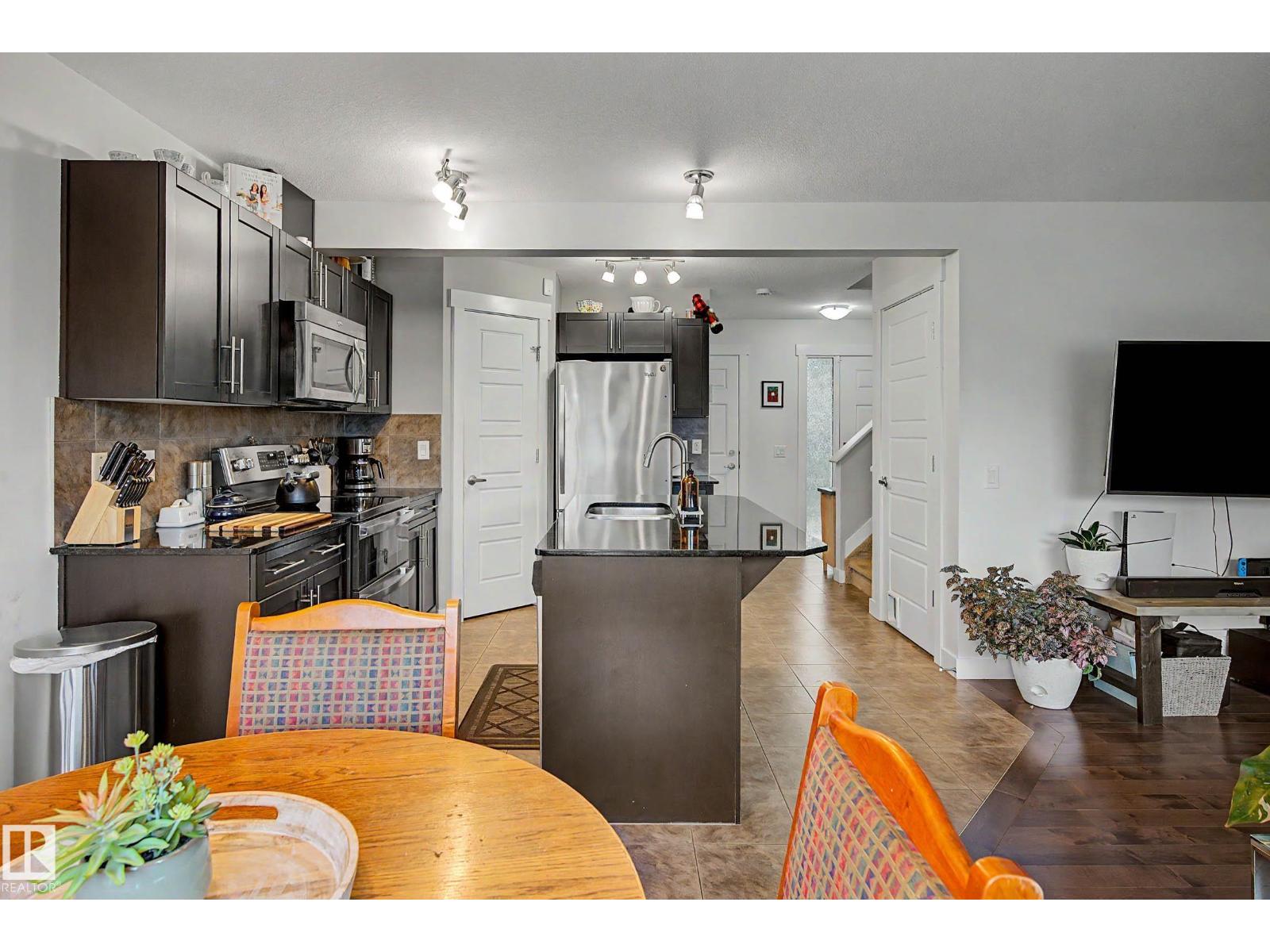 9436 230 ST NW - 10