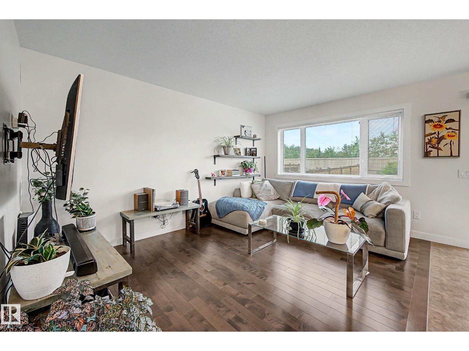 9436 230 ST NW - 6