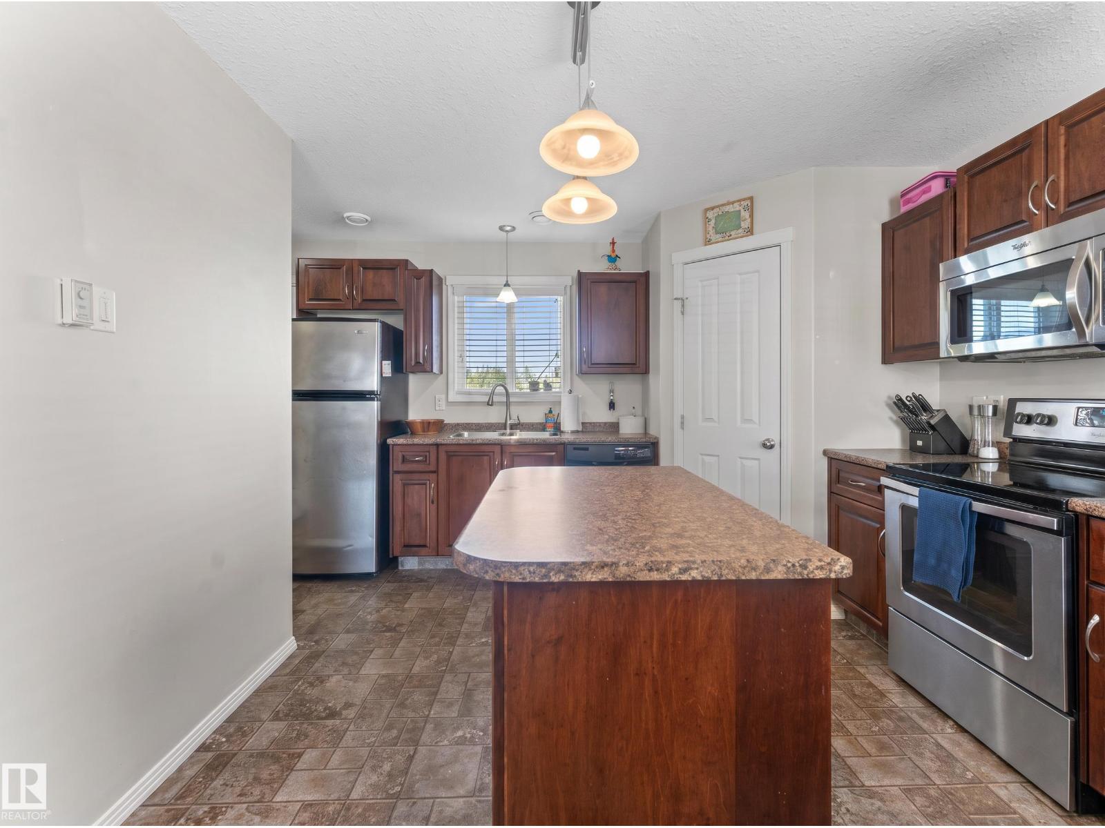 110 26 ST - Image 15