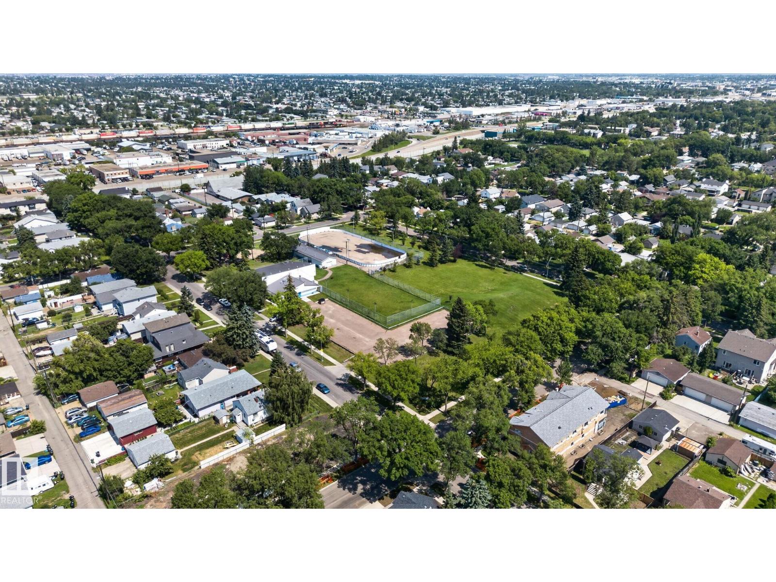 12229 88 ST NW - 8