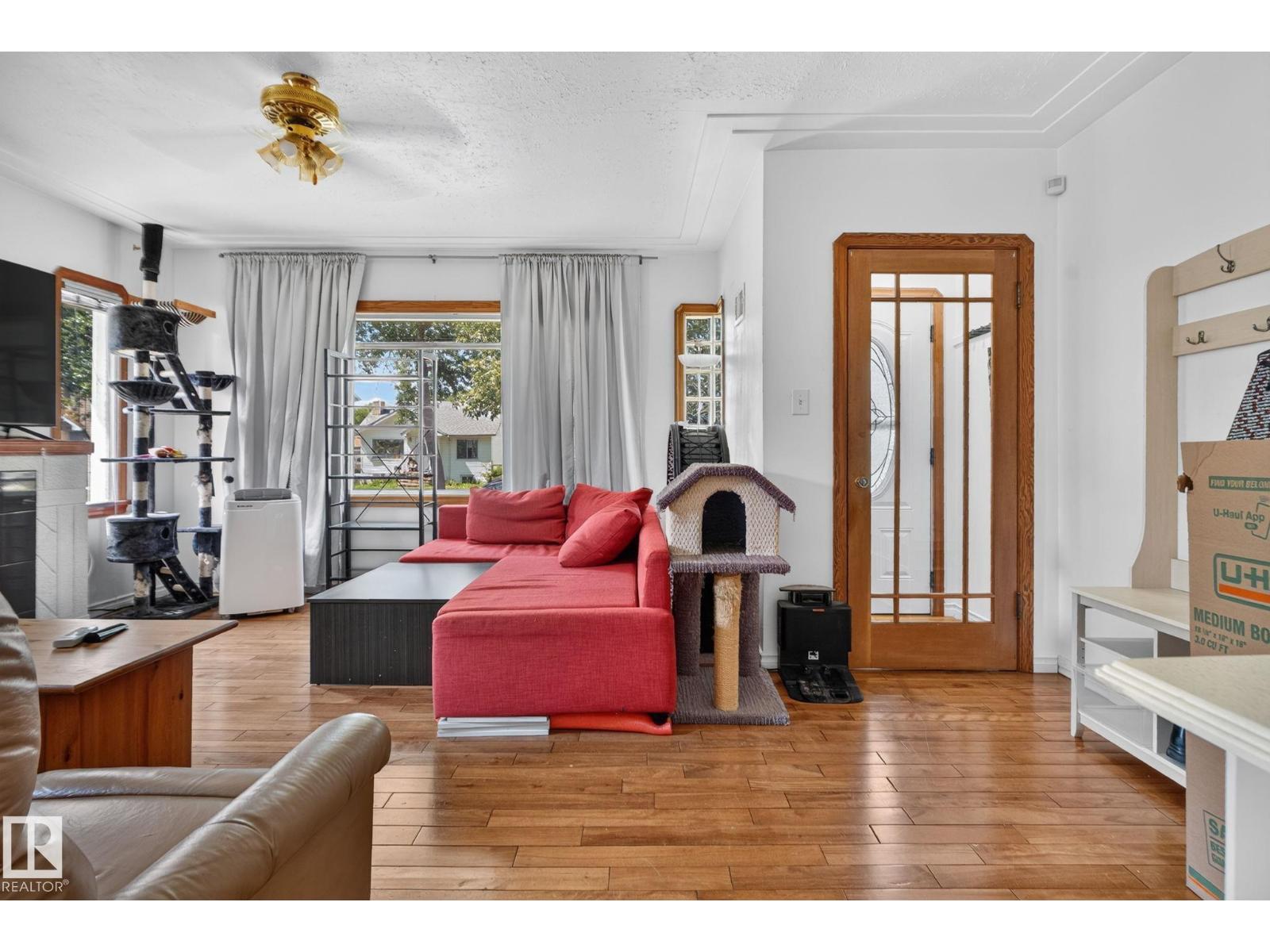 12229 88 ST NW - 9