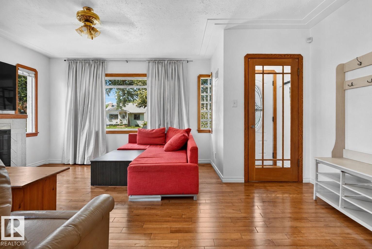 12229 88 ST NW - 10