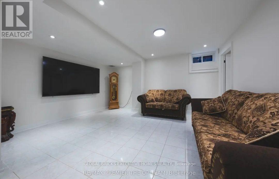 99 BENJAMIN DRIVE - Image 19
