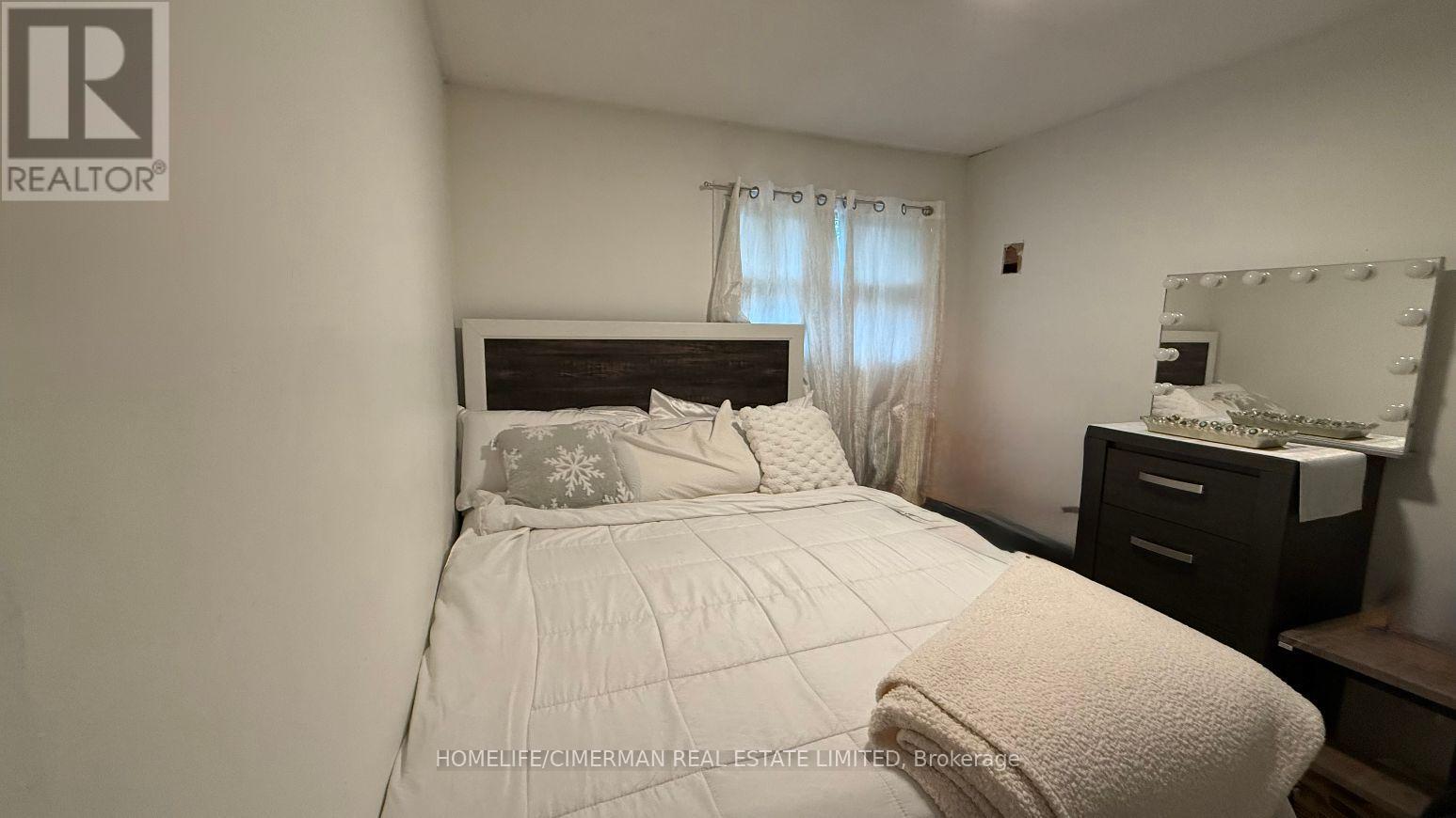 678 TRINITY STREET - 11
