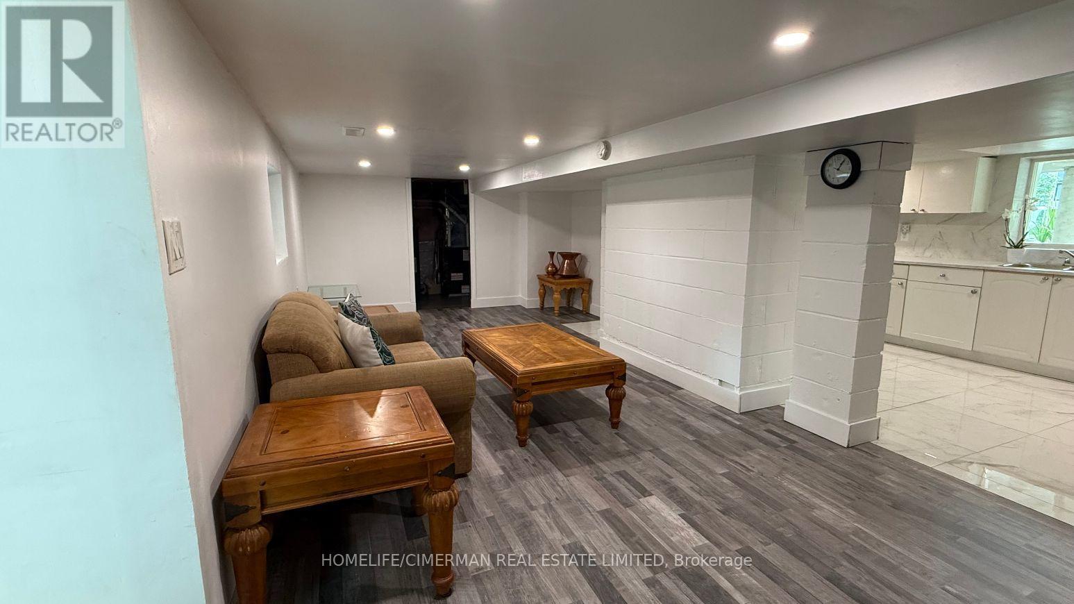 678 TRINITY STREET - 15