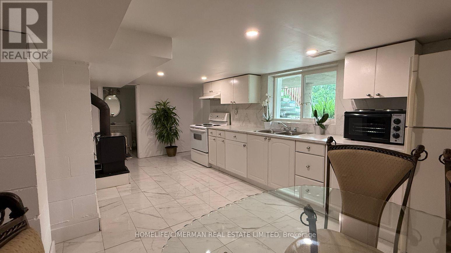 678 TRINITY STREET - 16