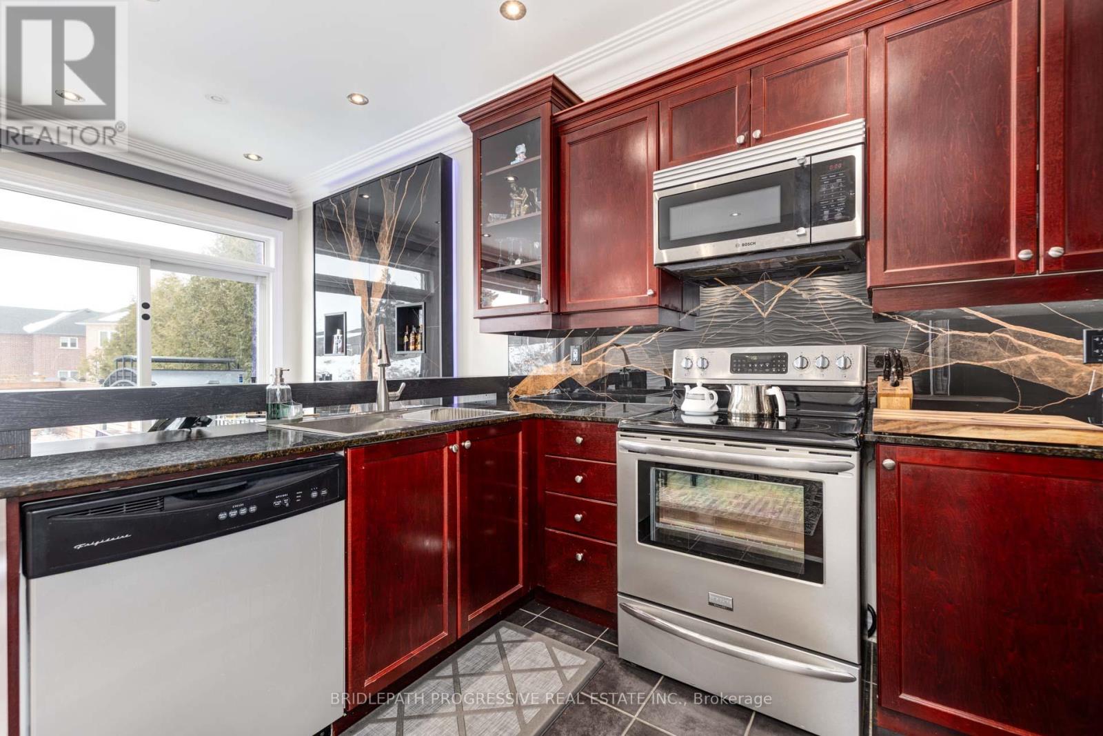 64 SIR SANFORD FLEMING WAY - 11