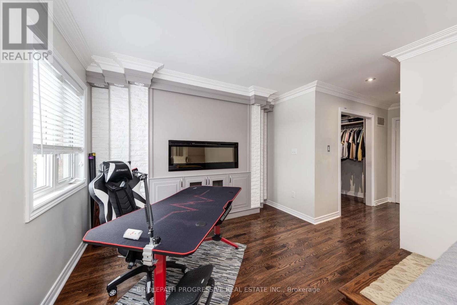 64 SIR SANFORD FLEMING WAY - 26