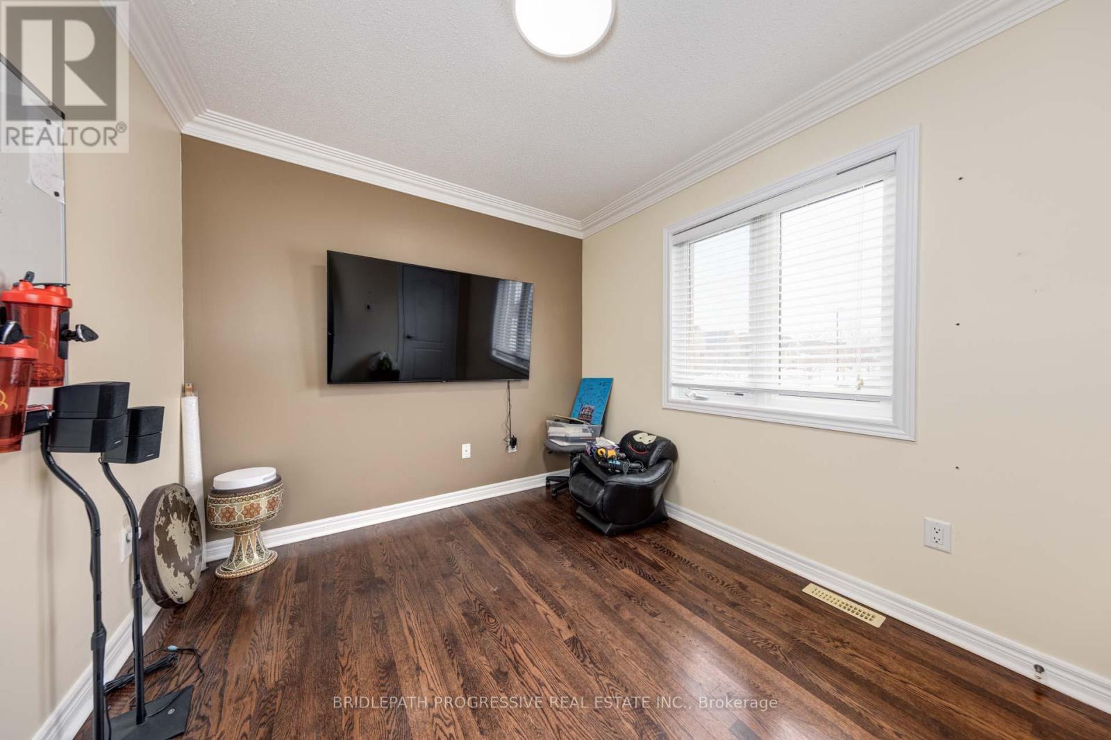 64 SIR SANFORD FLEMING WAY - 34