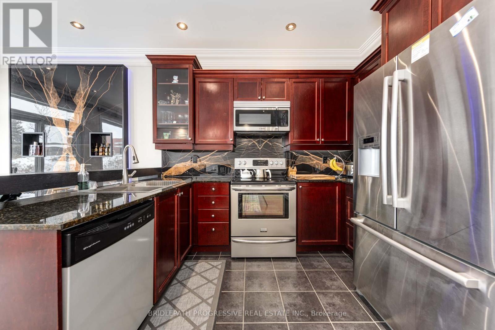 64 SIR SANFORD FLEMING WAY - 9