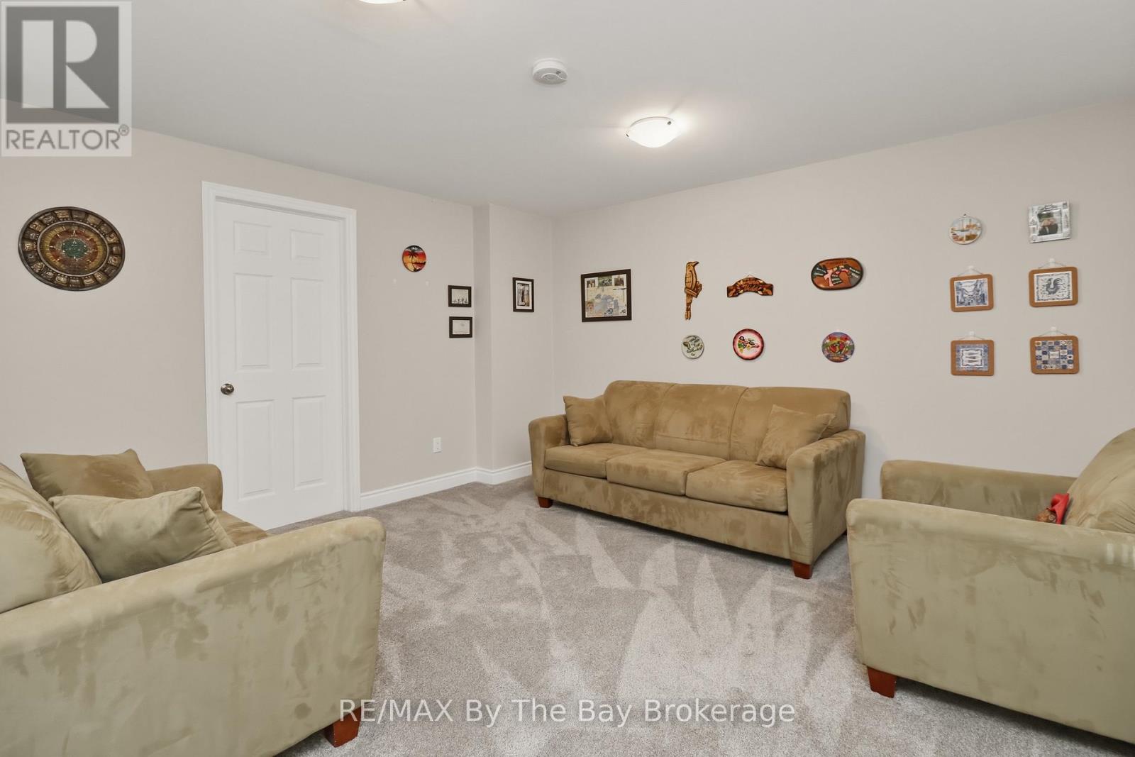 60 MARTYN DRIVE - 39
